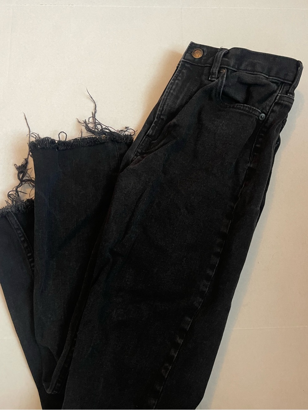 Everlane Black Raw Hem Cropped Ankle Jeans